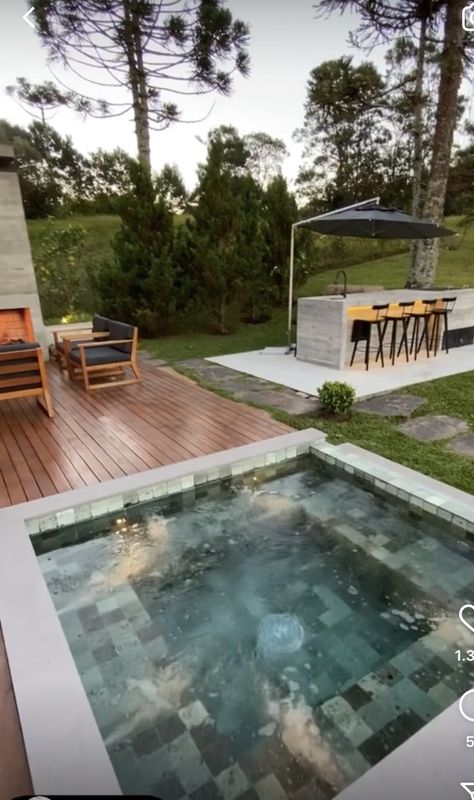 Piscinas Pequeñas, Spa Jacuzzi, 1st House, Outside Pool, Diy Swimming Pool, Backyard Pool Designs, Swimming Pools Backyard, Design Exterior, Pool Hot Tub