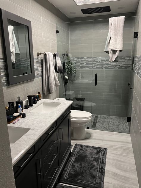 Bathroom Ideas Tile Wall And Floor, Modern Restroom Ideas, Restroom Remodel, Gray And White Bathroom, Black Bathroom Decor, Full Bathroom Remodel, Small Bathroom Renovations, Gray Bathroom Decor, Restroom Decor