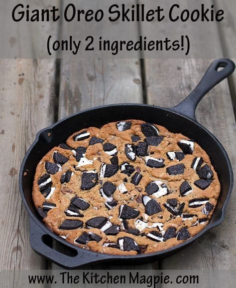 Two ingredients make up the yummiest skillet cookie ever! We make this Oreo Skillet while camping! #cookies #oreos #camping Cookie Skillet, Chocolate Marshmallow Cookies, Recipe Cheesecake, Toffee Cookies, Cheesecake Dessert, Cookies Bars, Skillet Cookie, Spice Cookies, Incredible Recipes