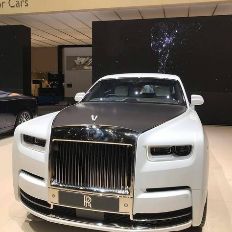 Wraith Rolls Royce, Wallpaper Rolls Royce, Royal Cars, Phantom Rolls Royce, Rolls Royce Wallpaper, Rolls Royce Black, Rolls Royce Car, Roll Royce, Vintage Rolls Royce