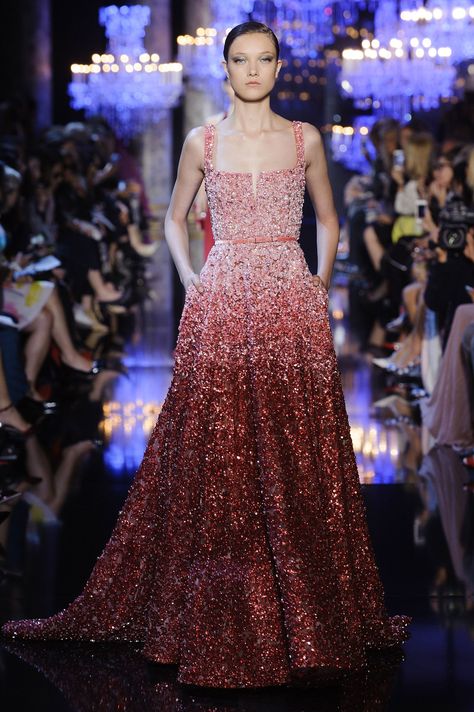 Elie Saab Haute Couture Fall 2014: We can't help but squint and try to imagine what designer fan Scarlett Johansson's hourglass figure could do to this ornately embellished ombre dress. Elie Saab 2014, Couture 2014, Elie Saab Haute Couture, Elie Saab Fall, Elie Saab Couture, Collection Couture, United Nude, Dress 2016, Looks Party