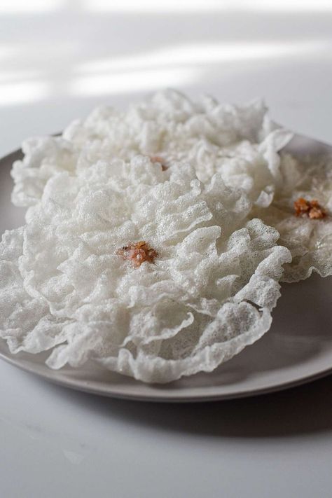 Rice Paper Flower Chips Rice Paper Flower Chips, Rice Paper Chips, How To Make Chips, Vietnamese Rice Paper, Rice Paper Recipes, Rice Flakes, Flakey Salt, Rabbit Garden, Creative Cooking