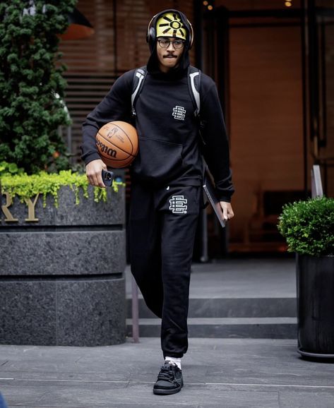 Hoopers Outfit, Jordan Poole Style, Basketball Player Aesthetic, Basketball Practice Outfit, Hooper Aesthetic, Nba Players Outfits, Jordan Poole Outfit, Hooper Outfit, Hooper Fits