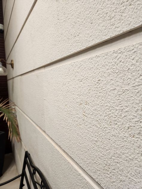 Textured Walls Outside House, Sitout Wall Texture Design, Compound Wall Texture Design Exterior, Putty Wall Design, Exterior Texture Paint, Wall Texture Design Exterior, Exterior Wall Texture Patterns, Plaster Facade, White Picket Fence Ideas