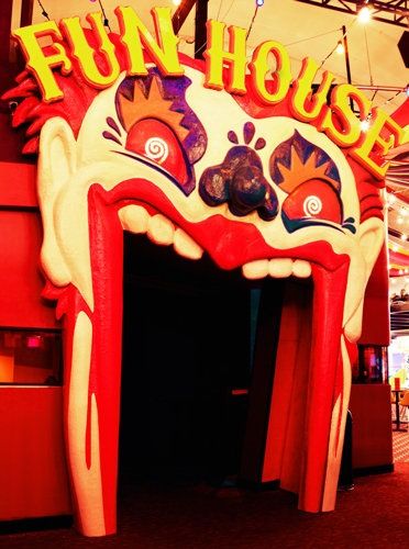 Fun House entrance. Come in if you dare! Fun House Carnival, Haunted Garage, Haunted Carnival, School Display, Circus Aesthetic, Creepy Carnival, Dark Circus, Shop Inspiration, School Displays