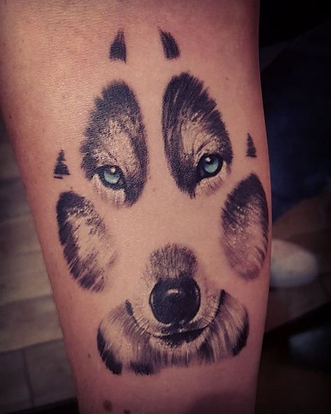 Husky Paw Print Tattoo, Wolf Paw Print Tattoo, Husky Tattoo Simple, Wolf Print Tattoo, Serious Tattoos, Wolf Paw Tattoos, Husky Tattoo, Wolf Paw Print, Awesome Tattoo Ideas