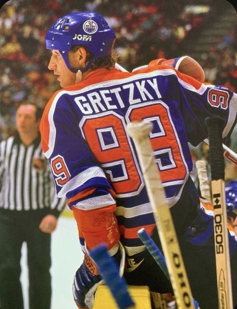 Nhl Hockey Players, Oilers Hockey, Hockey Pictures, Wayne Gretzky, Hockey Cards, Montreal Canadiens, Nhl Hockey, Retro 70s, Best Player