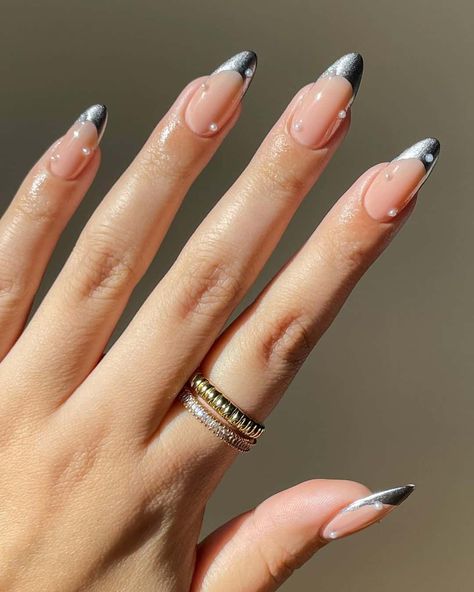 53 Insanely Cute French Tip Nails to Upgrade the Classic French Nails Manicure Glitter French Nails, Sophisticated Manicure, Black French Nails, Glitter French Manicure, Elegant Manicure, French Tip Nail Designs, Fantasy Nails, New Nail Designs, Classic French Manicure