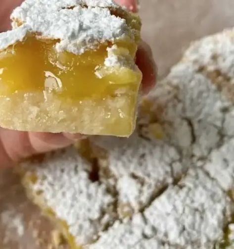 KEY LIME SHORTBREAD BARS – Findatorr Lime Shortbread, Homemade Lemon Bars, Classic Lemon Bars, Lemon Cheesecake Bars, Dessert Parfait, Lemon Bars Recipe, Shortbread Bars, Shortbread Crust, Refreshing Desserts