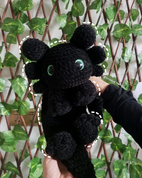 Now that I have a new background I figured that I should reshare some plushies again! Here's my Fury snuggler~ Made to order ✨ customization available! Reach out via DM ❤ Pattern: @redmills_crochet #toothlessnightfury #nightfury #toothlessplush #httydfanart #httyd Toothless Free Crochet Pattern, Toothless Crochet Pattern Free, Httyd Crochet, Crochet Background, Toothless Pattern, Crochet Toothless, Crochet Figures, Crochet Snuggler, New Background