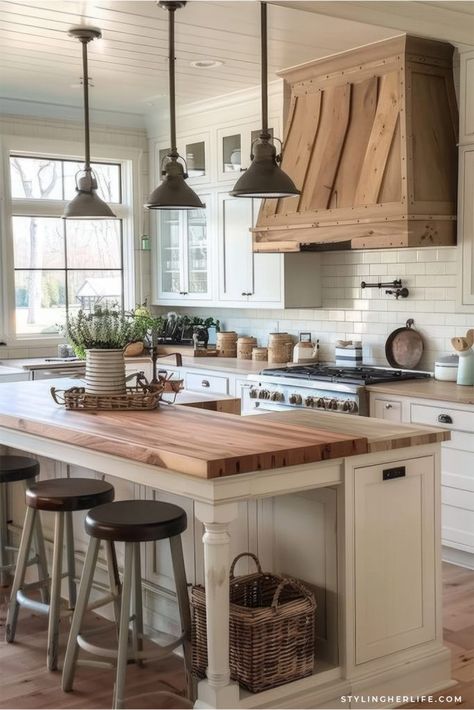 Sleek Farmhouse Kitchen, Modern Southern Kitchen, Kitchen Roman Shades Ideas, Cozy Modern Farmhouse Kitchen, Barndominium Ideas Interiors Kitchen, Farmhouse Subway Tile Kitchen, Modern Farmhouse Kitchen Ceiling, Modern Country Style Kitchen, Modern Farm Style Kitchen