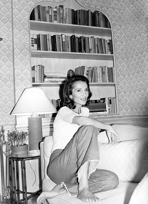 These Vintage Pics Prove Lee Radziwill Has Style in Spades | Who What Wear UK Lee Radziwill Style, Caroline Lee, Lee Bouvier, Lee Radziwill, Charlotte Rampling, The Kennedys, Vintage Pics, Debbie Harry, Diana Ross