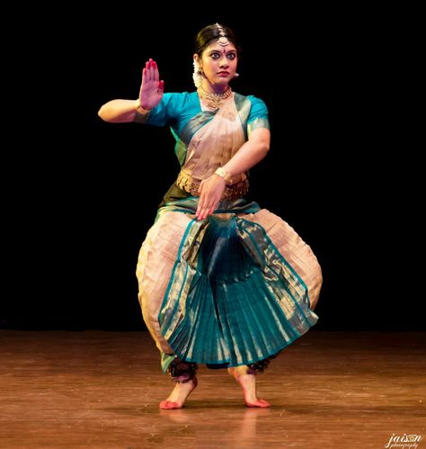 Dakshina.... love the blue and white costume Bharatanatyam Costume, Bharatanatyam Poses, Dance Pose, Indian Women Painting, White Costume, Indian Classical Dance, Girls Party Wear, White Costumes, Classical Dance