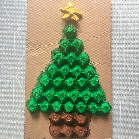 🎄Egg Carton Christmas Tree🎄 . Happy Christmas Eve!! This is it...Christmas 2018 is almost over! It always comes so fast and ends so… Egg Carton Christmas Tree, Carton Christmas Tree, Egg Carton Christmas, Egg Holder Diy, Crochet Trees, Happy Christmas Eve, Ideas Fiesta, Ideas Navideñas, Crochet Tree