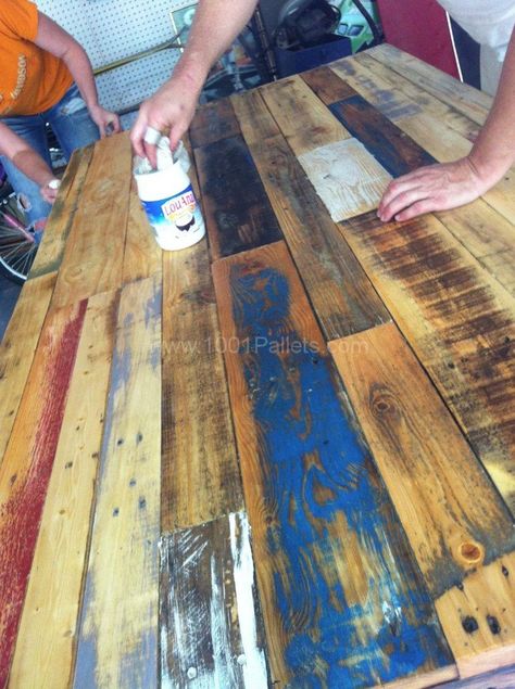 17 Things You Need To Know Before Painting A Wooden Pallet Painting On Pallet Wood, Build A Table, Wooden Pallet Furniture, Wooden Pallet Projects, Into The Wood, Repurposed Wood, Recycled Pallets, Pallet Crafts, Pallet Painting