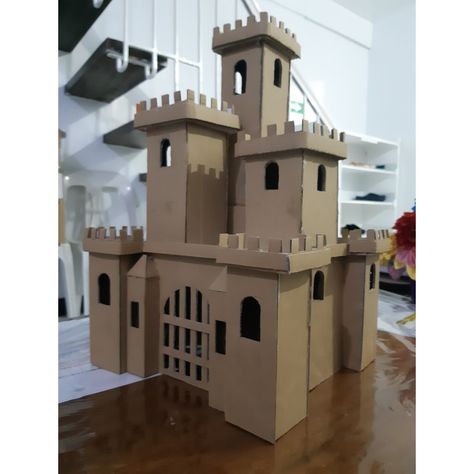 Diy Castle Cardboard, Cardboard Castles, Cardboard Box Castle, Cardboard Forts, Cardboard Box Houses, Model Castle, Cardboard City, Castle Crafts, Cardboard Crafts Kids