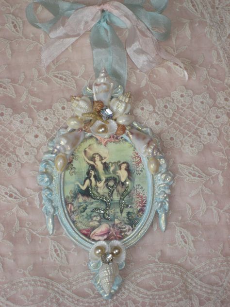 Muebles Shabby Chic, Mermaid Illustration, Pendant Tutorial, Shabby Chic Crafts, Vintage Mermaid, Mermaid Art, Shell Art, Shell Crafts, Vintage Beach