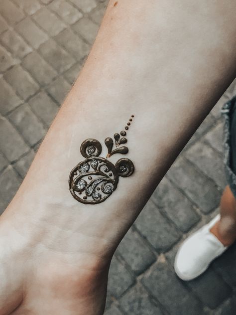 Beach Henna Tattoos, Disney Henna, Henna Style Tattoos, Traditional Henna, Henna Designs For Kids, Henna Stencils, Simple Henna Tattoo, Tattoo Henna, Henna Style