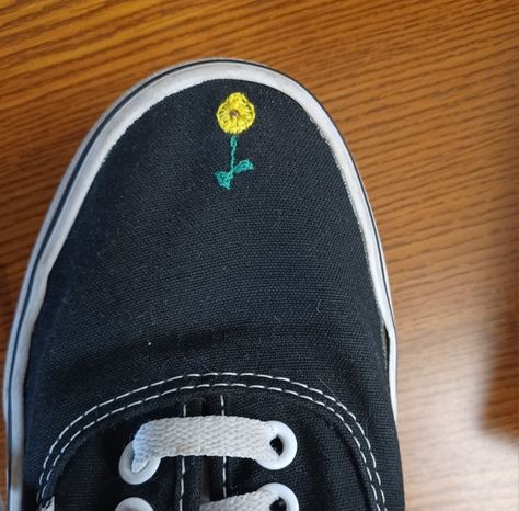 Fixed hole in shoe. Hole Patch Embroidery, Clothing Organization, Embroidered Shoes, Fabric Projects, Clothes Organization, Embroidery Stitches, Amigurumi, Embroidery, Knitting