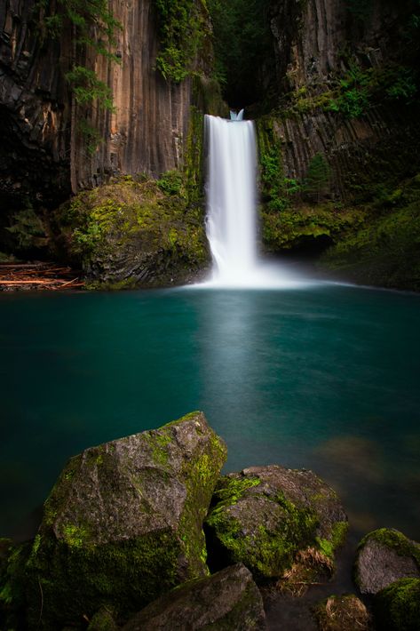 The Internet's visual storytelling community. Explore, share, and discuss the best visual stories the Internet has to offer. Toketee Falls, Oregon Waterfalls, Breathtaking Places, Oregon Travel, Beautiful Waterfalls, Best Places To Travel, Places Around The World, Natural Wonders, Beautiful Landscapes