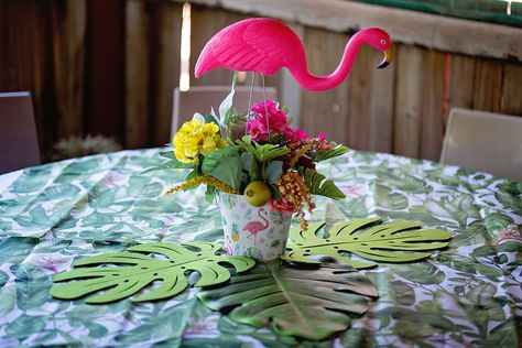 Flamingos Birthday Party Ideas | Photo 2 of 42 | Catch My Party Flamingo Centerpiece Ideas, Flamingo Centerpiece, Flamingle Party, Flamingo Party Decor, Flamingo Photo, Flamingo Birthday Party, Christmas Party Themes, Flamingo Birthday, Flamingo Party