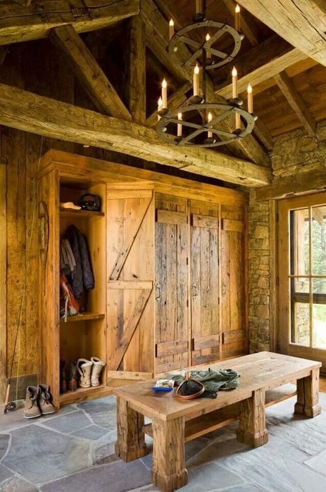 Love this! Could be many different rooms. You decide. Rustic Mountain Homes, Rustic Entry, Mudroom Makeover, Lodge Style, Lodge Decor, Cabin In The Woods, Mud Room, Ideas Pictures, Rustic Cabin