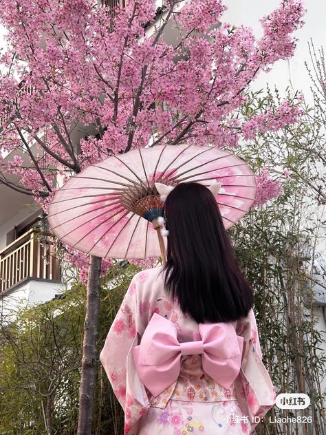 Cherry Blossoms Outfit Ideas, Japan In Spring Aesthetic, Pink Kimono Aesthetic, 90 Japan Aesthetic, Japan Spring Aesthetic, Japanese Pink Aesthetic, Yukata Aesthetic, Japan Pink Aesthetic, Japanese Vibes Aesthetic