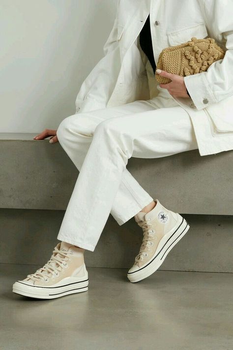 Converse Chuck 70 Outfit Women, High Cut Shoes Outfit Ideas, Highcut Outfit, Hi Top Converse Outfit, High Cut Shoes Outfit, High Cut Outfit, Chuck 70 Outfit, Chuck Taylors Outfit, Beige Converse