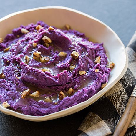 Mashed Purple Sweet Potatoes! Delicious and you get to shock your guests with the beautiful color. Purple Sweet Potato Recipes, Sweet Potato Side Dish Recipes, Purple Mashed Potatoes, Purple Potato Recipes, Sweet Potato Recipes Mashed, Sweet Potato Side Dish, Sweet Potato Sides, Sweet Potato Recipes Healthy, Purple Sweet Potato