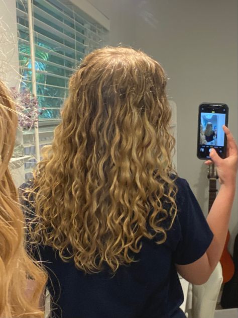 Natural Blonde Wavy Hair, Wavy Curly Blonde Hair, Blonde Hair Wavy Natural, Natural Blonde Curls, 2b Blonde Hair, Wavy Blonde Hair Naturally, Dirty Blonde Wavy Hair, Natural Blonde Curly Hair, Blonde Wavy Curly Hair