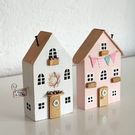 MarianArt2 - Etsy Czech Republic Mini Wooden Houses, Wooden House Decoration, Small Wooden House, Wooden Houses, Driftwood Crafts, Pink House, Pink Houses, Handmade Miniatures, Wooden House