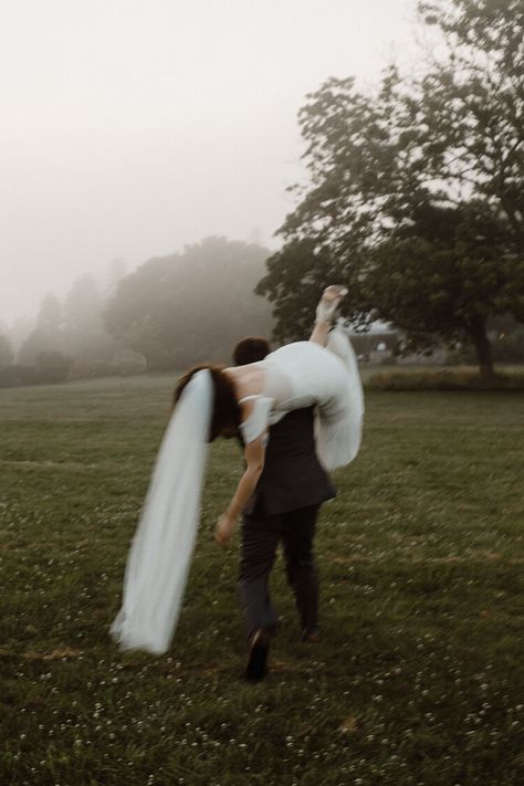 Runaway Wedding Aesthetic, Gloomy Wedding Photography, Hazy Wedding Photos, Cloudy Wedding Pictures, Windy Wedding Photos, Documentary Style Elopement Photography, Moody Coastal Wedding, Analogue Wedding Photography, Documentary Elopement Photography