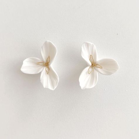 Ceramic Flower Earrings, Bridal Jewerly, Beautiful Packaging Design, White Flower Earrings, Handmade Ceramic Jewelry, Polymer Flowers, Sculptural Jewelry, Bling Earrings, New Earrings