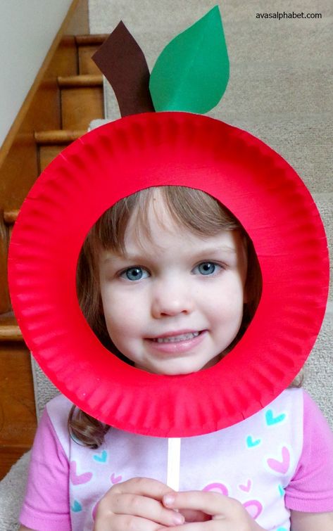 Paper Plate Pumpkin, Preschool Apple Activities, September Preschool, Alphabet Crafts Preschool, Apple Preschool, Apple Craft, Apple Activities, Back To School Crafts, Apple Theme