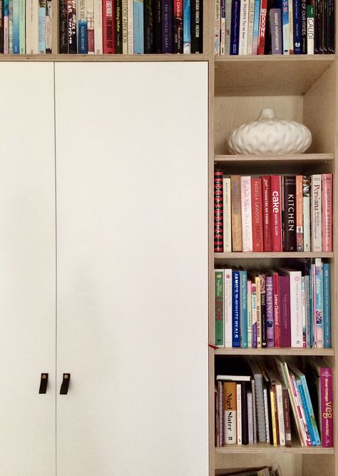 Bookshelf And Wardrobe, Wardrobe Bookshelf Ideas, Wardrobe And Bookshelf Design, Wardrobe With Bookshelves, Wardrobe With Bookshelf, Wardrobe Plywood, Small Flat Decor, Closet Bookshelf, Bookshelf Wardrobe