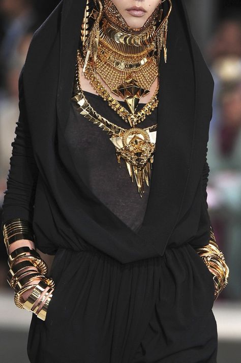 Givenchy Fall 2009 Detail Couture, Abed Mahfouz, Black Gold Jewelry, Chanel Cruise, Couture Details, Looks Black, Mode Inspo, Fantasy Fashion, Looks Style