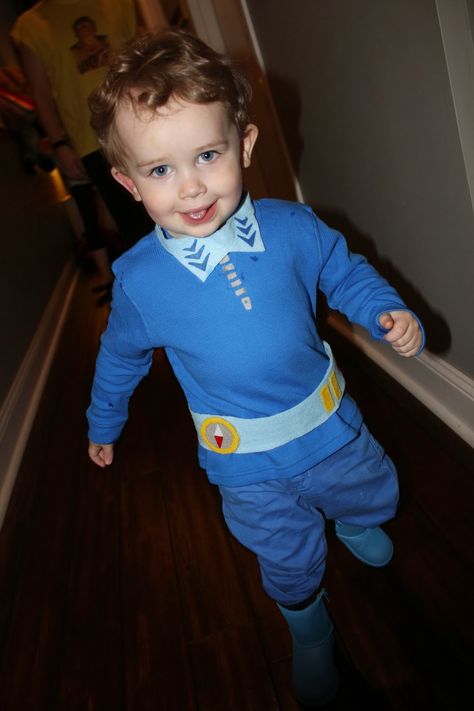 Kaceesix: How to make a Captain Barnacles, Octonauts costume. Captain Barnacles Costume, Octonauts Halloween Costume, Octonauts Costume, Octonauts Birthday Party, Captain Barnacles, Octonauts Party, The Octonauts, World Book Day Costumes, Book Day Costumes