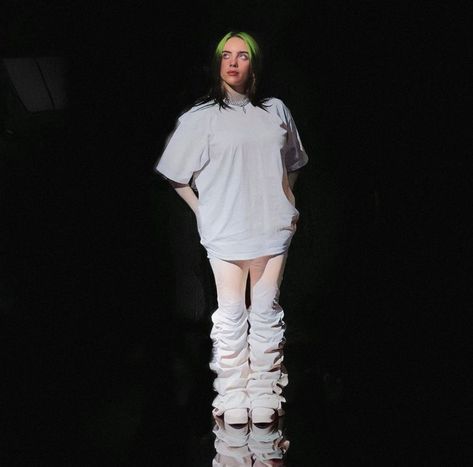 Billie Eilish Outfits, Bad Karma, Billie Eillish, Outfits To Copy, Wardrobe Inspiration, Grunge Y2k, The Villain, Classic Outfits, Green Hair