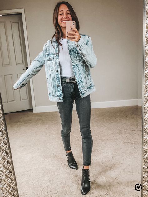 Faded Black Jeans Outfit, Denim On Denim Outfit, Faded Black Jeans, Jean Jacket Outfits, Denim On Denim, Black Jeans Outfit, Winter Fits, Jeans Outfit, Cute Diys