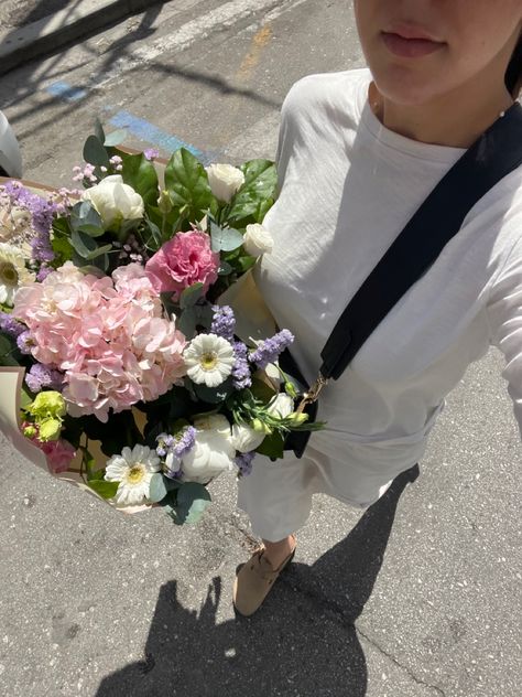 Holding Bouquet Aesthetic, Holding Flowers Aesthetic, Aesthetic Bouquet Of Flowers, Flowers For Mothers Day, Girl Holding Flowers, Aesthetic Bouquet, Cottage Girl, Birkenstock Boston Clogs, Maxi Skirt Outfit