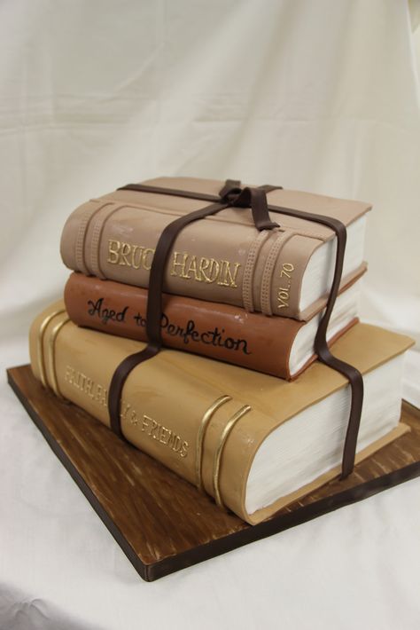 Cakes Books Design, Book Themed Birthday Cake, Cake For Book Lover, Book Cake Ideas Birthday, Book Cake Ideas, Book Themed Cake, Book Birthday Cake, Open Book Cakes, Library Cake