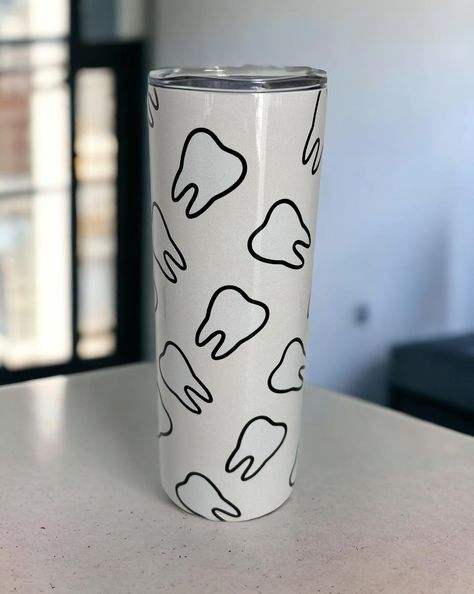 🦷 Tumbler 😍 • • • • #dental #dentistry #dentalcrazed #dentalgift #dentist #dentalhygiene #rdh #rda #dentaljewelry #tumbler Dental Jewelry, Dental Gifts, Dental Hygiene, Tumbler