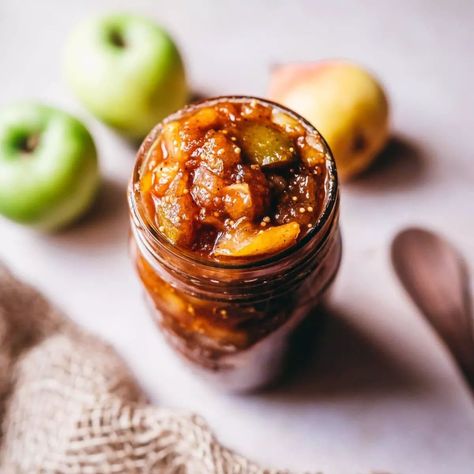 Pear Chutney Recipe, Gluten Free Apple Crisp, Pepper Sauce Recipe, Strawberry Crisp, Apple Chutney, Fruit Crisp, Homemade Condiments, Pear Recipes, Hot Pepper Sauce