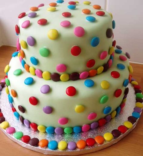 birthday cake idea Smartie Cake, Smarties Cake, Polka Dot Cakes, Desserts Party, Rainbow Birthday Cake, 3rd Birthday Cakes, Kids Cakes, Rainbow Party, Kids Party Ideas