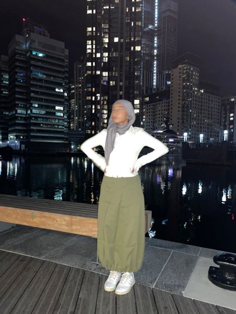 Hijabi Streetwear Skirt, Cargo Skirt Long, Hijabi Streetwear, Streetwear Skirt, Outfit Streetwear, Skirt Long, Cargo Skirt, Skirt Fits, Hijab Style