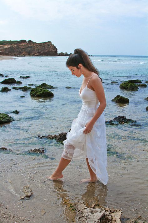 Boho Wedding Dress, Beach Wedding Dress, Wedding Dress, White Wedding Dress, White Bridal Gown, Ivory Wedding Dress, Long Wedding Dress #weddingdress #eveningdress #cocktaildress #bridesmaiddress #promdress #PartyDress #WomenDress #BridesmaidDress Boho Wedding Dress Beach, Simple White Wedding Dress, Wedding Dress Beach Wedding, 1940s Wedding, Wedding Dress Beach, Dresses Corset, Gowns Vintage, Long Bridal Gown, White Bridal Gown