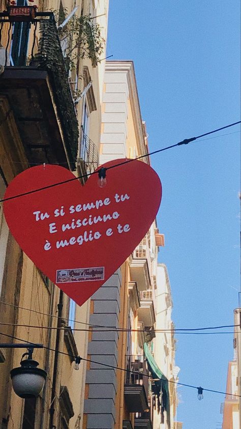 napoli frasi quartieri spagnoli Love Selfie, Cute Canvas Paintings, Cute Canvas, Iphone Wallpaper Vintage, City Wallpaper, Heart Sign, Aesthetic Themes, Night City, Street Photo