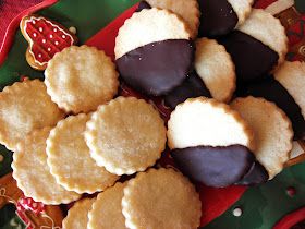 The Cozy Little Kitchen: The Barefoot Contessa's Shortbread Cookies Scottish Shortbread Cookies, Christmas Cookies Recipes, Cookie Cookbook, Shortbread Cookie Recipe, Shortbread Recipes, Barefoot Contessa, Cookies Recipes, Homemade Cookies, Shortbread Cookies