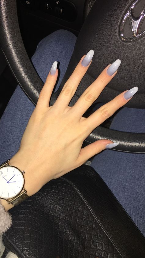 White and grey nails 🤭🙃 Grey Gel Nails, Ambre Nails, Nail Art Mariage, Grey Matte Nails, Grey Acrylic Nails, Grey Nails, Classy Nail Art, Classy Nail, Diva Nails