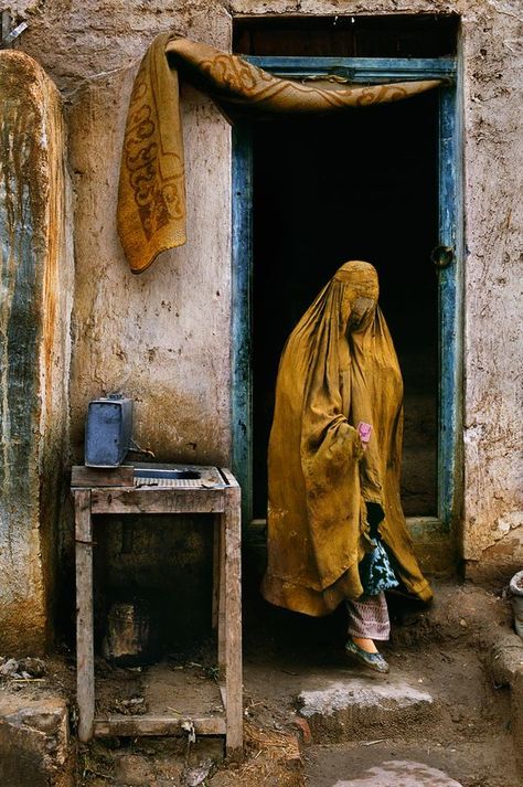 photos of Afghanistan - Photographer Steve McCurry’s photos of Afghanistan depict the stunning scenic beauty that gained Afghanistan worldwide renown centuries befor... Steve Mccurry Photos, Pashto Quotes, Afghan Quotes, Steve Mc, Afghan Girl, Steve Mccurry, National Geographic Magazine, We Are The World, Magnum Photos